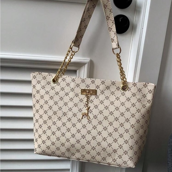 Handbags - ⚠️Clearance Beige White Patterned Large Tote Shoulder Bag Gold Pendant